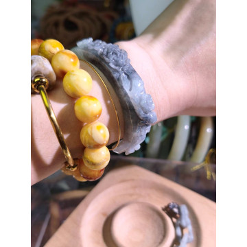 眼緣坊 天然 緬甸 翡翠 A貨 牡丹烏雞半鐲+一體成形鏤空方型鏈條 整組優惠價！ 再贈送1個純銀s925復古壓扣 屏東市現貨 diy #翡翠之美 #翡翠鑑定師 台灣現貨