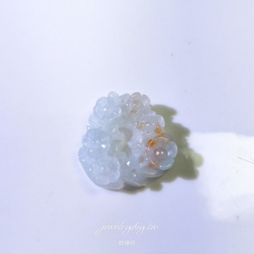 眼緣坊&時予鎏藏  《胭脂梅》天然緬甸翡翠 A 貨，灑紅梅花枝手工鏤空雕刻吊墜附證書 招財 收藏/自用/贈禮