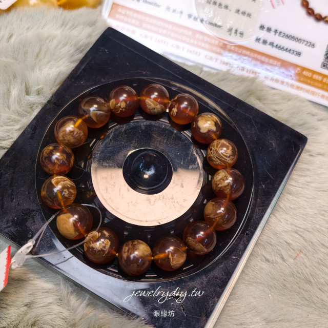 眼緣坊 天然緬甸妖花根珀手串｜13mm+・約19.7g・16.5–17cm手圍｜附地大證書07226