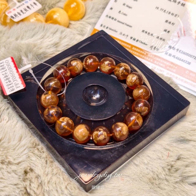 眼緣坊 天然緬甸妖花根珀手串｜13mm+・約19.7g・16.5–17cm手圍｜附地大證書07226