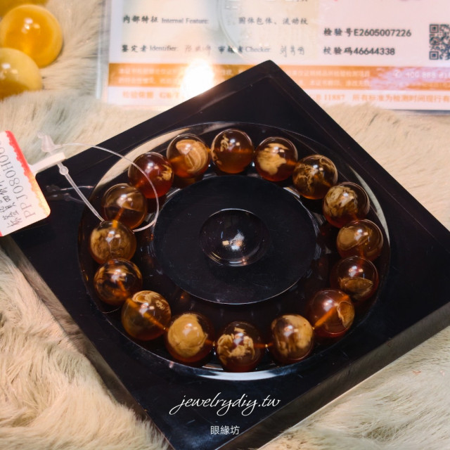 眼緣坊 天然緬甸妖花根珀手串｜13mm+・約19.7g・16.5–17cm手圍｜附地大證書07226