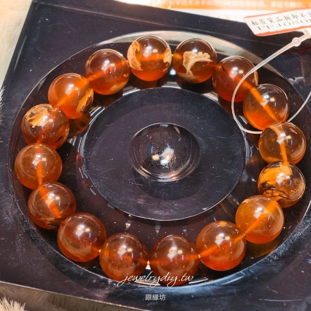 眼緣坊 天然緬甸妖花根珀手串｜13mm+・約19.7g・16.5–17cm手圍｜附地大證書07226