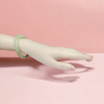 眼緣坊 天然 和田玉 雪花晴水帶翠 51圈口 小圈口 手鐲 玉鐲 避邪擋災祈福 附新疆中玉證書#904953 鳳山現貨