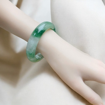 眼緣坊 天然 獨龍玉/非洲翠 56圈口  翠色有濃有淡呈現不同的風景畫 手鐲 玉鐲 無優化 中玉證書03634 鳳山現貨