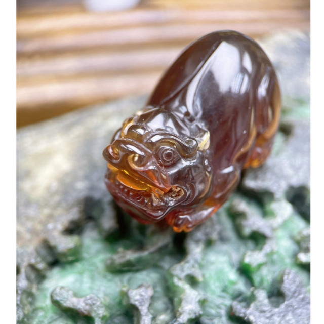 眼緣坊 小高貨 天然 緬甸 紫羅蘭/紫蜜 琥珀 貔貅 牙孔 吊墜孔 胖屁股 附地大證書 富含紫杉醇 台灣現貨 守財招財