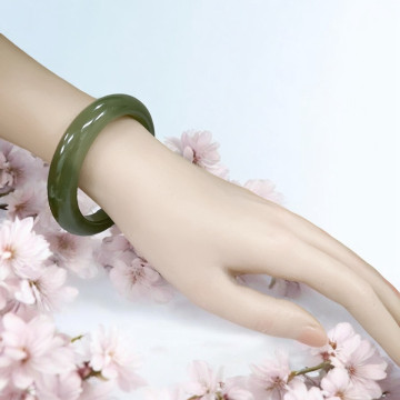 眼緣坊 天然 和田玉 深湖水綠 帶一抹深抹茶🍵綠 青海料 手鐲 58圈口 水頭好肉質細 屏東現貨 證書編號03188